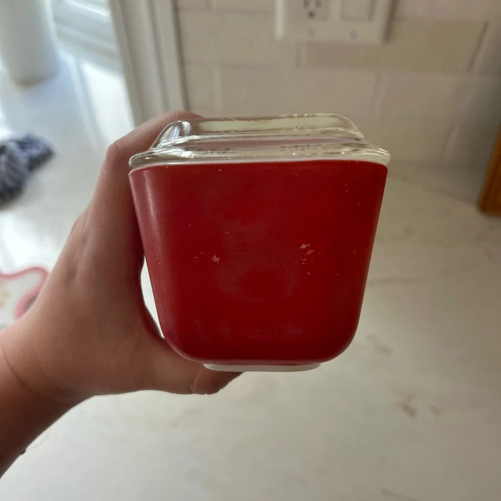 Vintage Pyrex Red Refrigerator Dishes size 501 with Glass Lids – Set of 2